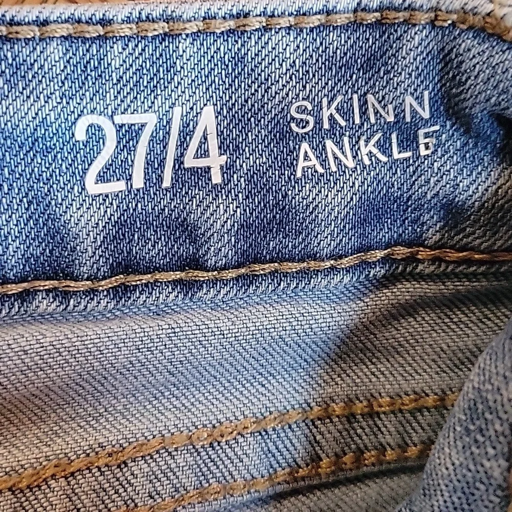 a.n.a Skinny Ankle Floral Embroidery Light Wash Denim Jeans Size 27